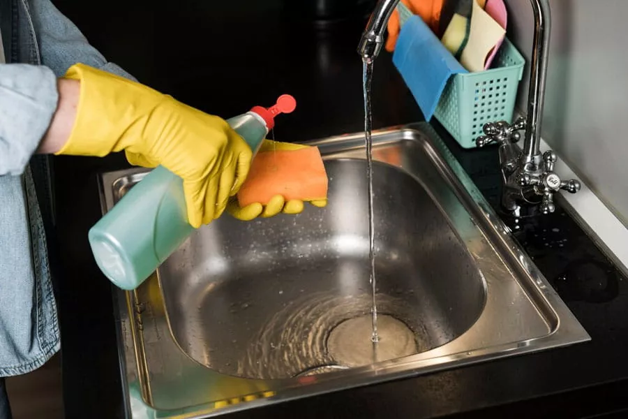 Sink and Garbage Disposal Cleaning Tips